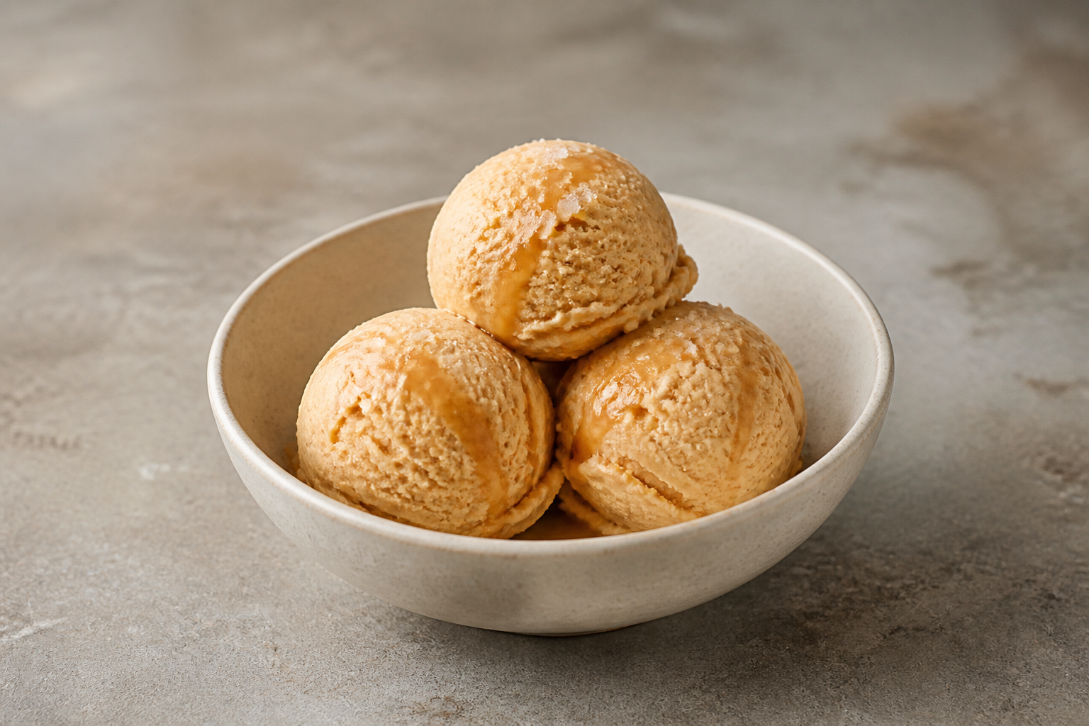 Butter-Meersalz-Karamelleis