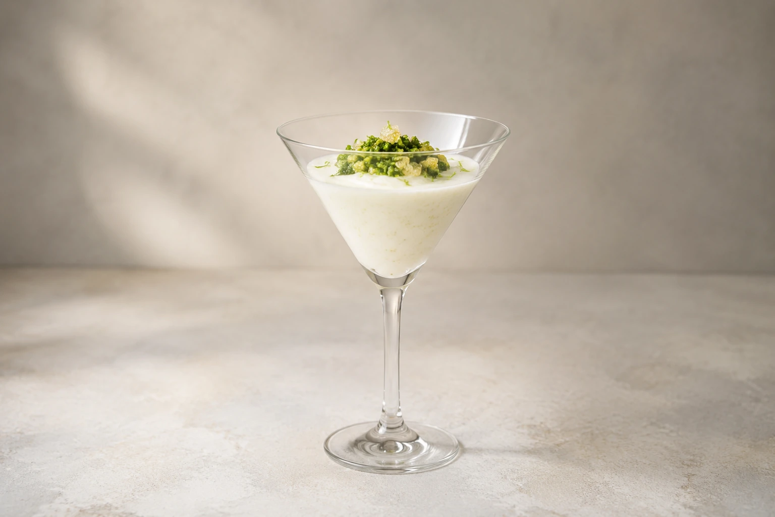 Buttermilch-Mousse mit Koriander-Pesto